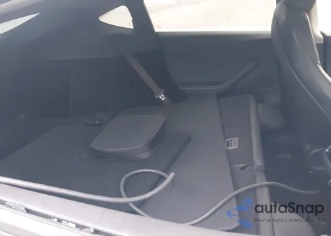 2023 Tesla Model Y Awd/Long Range Dual Motor All-Wheel Drive z USA, uszkodzony, nr VIN 7SAYGDEE9PA177555